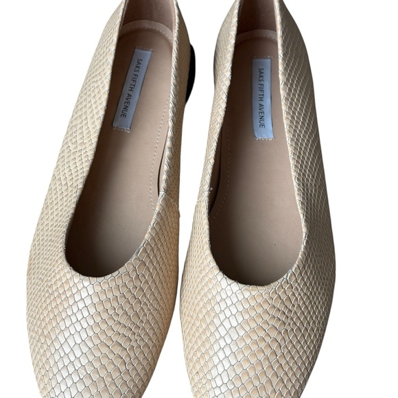Saks Fifth Avenue Snakeskin Embossed Leather Flats Beige Shoes Size 8.5 - Picture 3 of 11